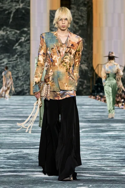 Look 17